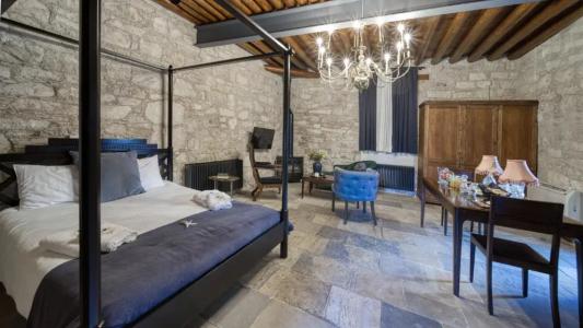 Oinou Strata - Adults Only - 88