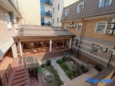 Arien Plaza - 42