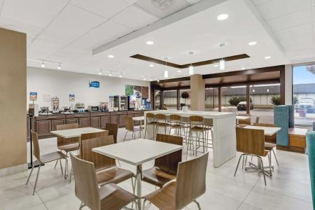 Clarion Pointe Near Erie Casino - 17