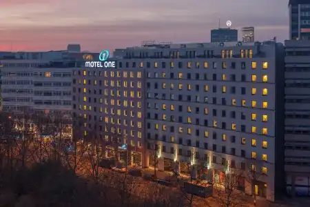 Motel One Berlin - Tiergarten - 17