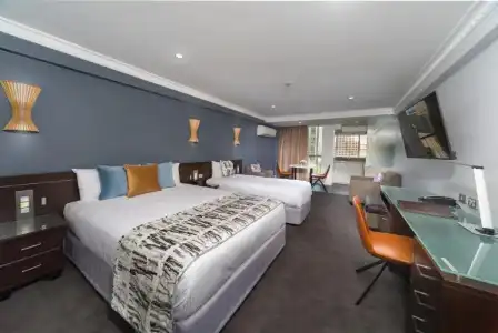 Hyde Park Inn - 141