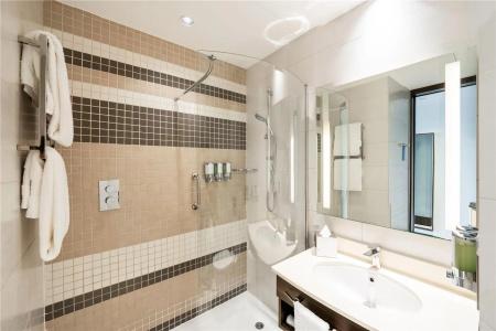 Hampton by Hilton Dubai Airport - 34