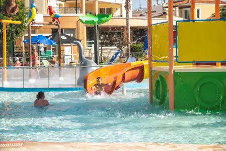 Chrispy Waterpark Resort - 17