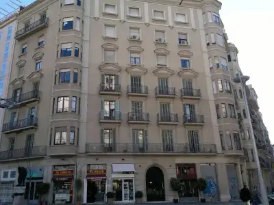 Ally's Guest House Barcelona B&B - 0