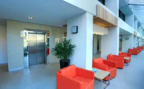 Surfers Century Oceanside Apartments - 10