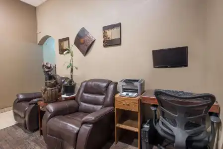 Days Inn by Wyndham Bismarck - 9