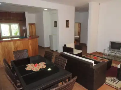 Reef Holiday Apartments - 21