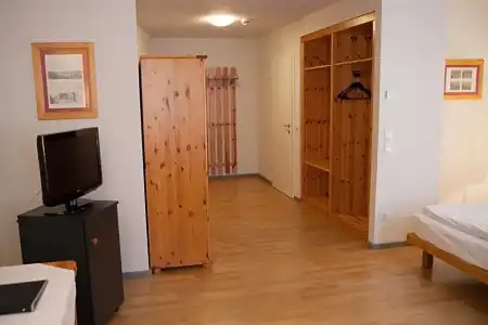 Caroline - 47