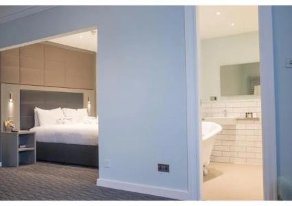 London Chigwell Prince Regent, BW Signature Collection - 53