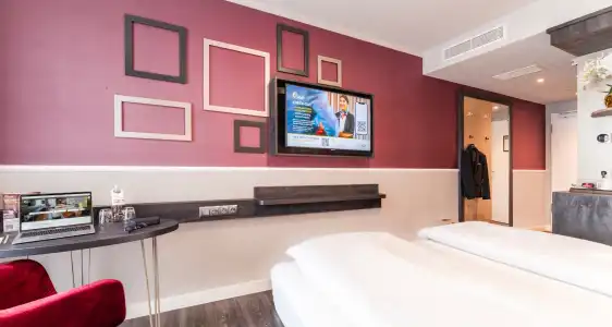 PLAZA Premium - 76