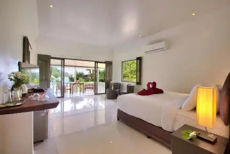 Crystal Bay Yacht Club Beach Resort - 2