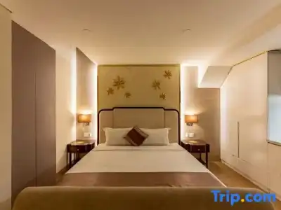 Golden Tree & Apartment - 34