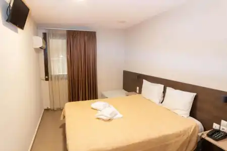 Anita - 33