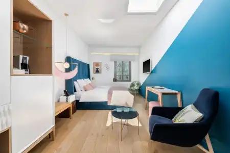 Nyx Chic Manor - 86