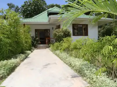Le Surmer Self Catering Chalets - 12