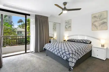 Surfers Century Oceanside Apartments - 4
