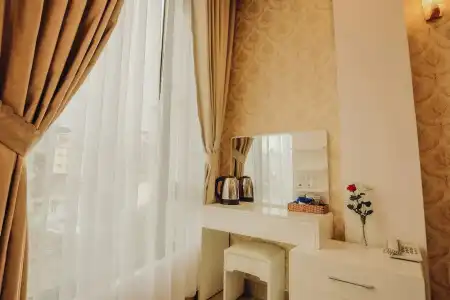 Ngan Pho Studio & - 110