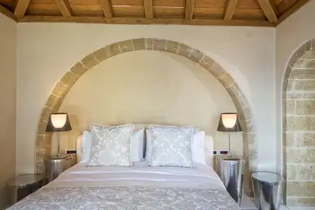 Moni Emvasis Luxury Suites - 1