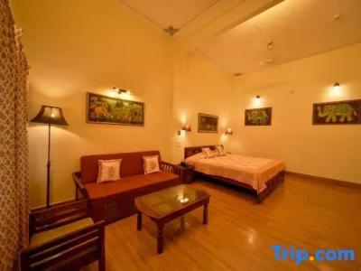 Arya Niwas - 115