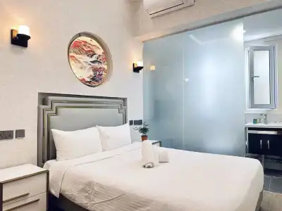 Kam Leng - 51