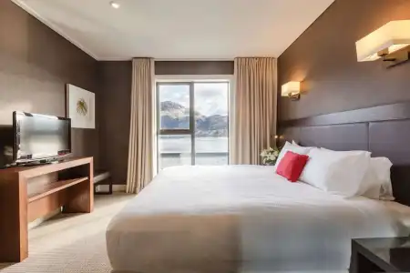 DoubleTree by Hilton Queenstown - 65