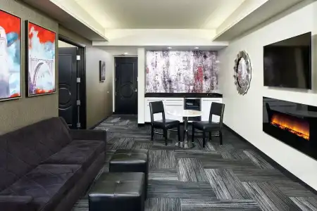 The Davenport Grand, Autograph Collection - 65
