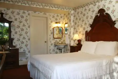 Martine Inn - 62