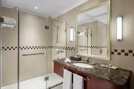 DoubleTree by Hilton - 30
