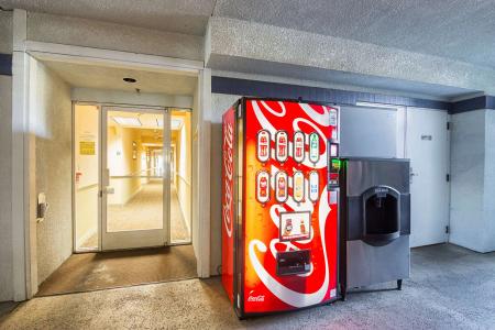 Hampton Inn Fresno Airport - 14