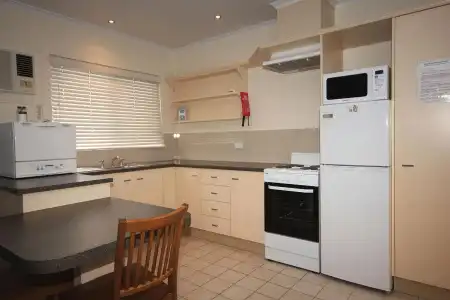 Allambi Holiday Apartments - 16