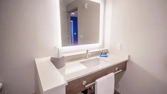 Holiday Inn Express & Suites Panama City Beach - Beachfront by IHG - 55