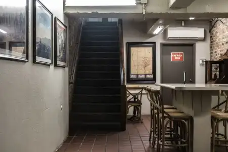 Gardner & Hostel - 50