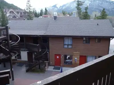 Banff International Hostel - 12