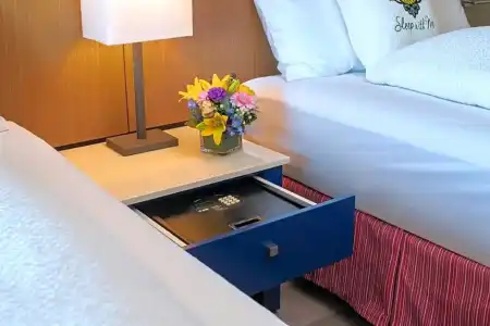 Staypineapple, Rose, Downtown Portland - 65