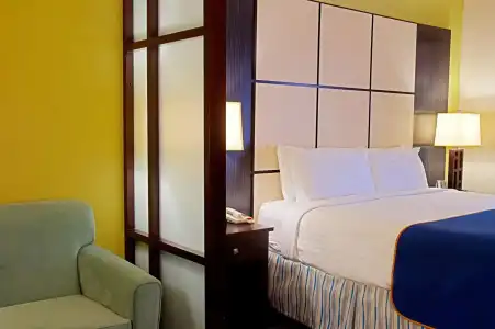 Super 8 by Wyndham Irving/DFW Apt/North - 2