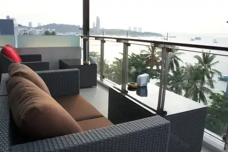 Serenotel Pattaya Beach Front - 4