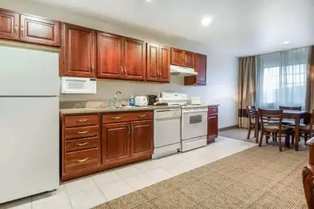 Comfort Suites at Par 4 Resort - 36