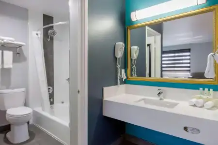 Quality Inn Near Hollywood Walk of Fame - 22