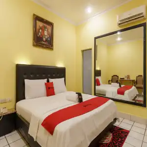 RedDoorz Plus near Ancol - 26