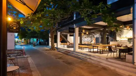 Savage Hostel - 32