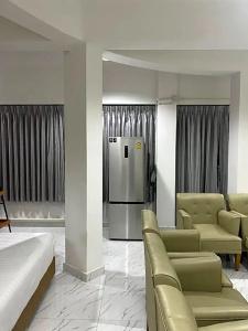 Mall Suites - 210