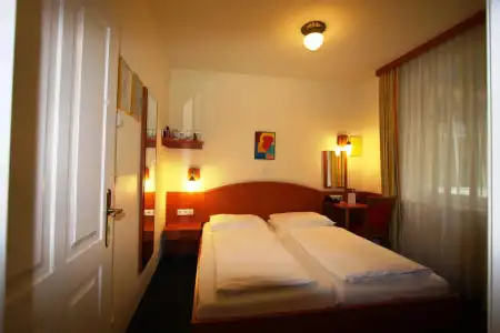 SUITE 900m ZUR OPER - 3