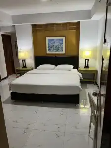 Mall Suites - 380