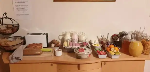 Alba Guesthouse - 8