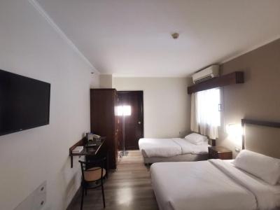 Green Plaza Inn - 1
