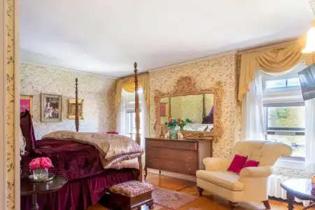 Wilburton Inn - 142