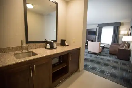 Hampton Inn & Suites Oklahoma City Airport - 1