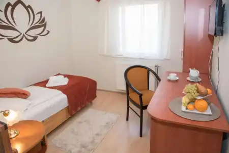 Astoria Panzio - 27