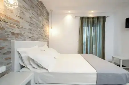Dimitra - 24