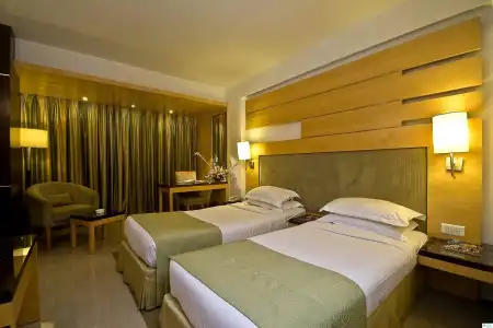 Peninsula Grand - 4